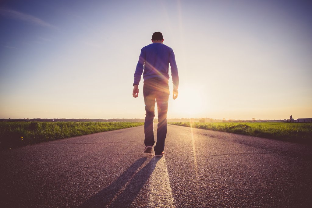 Des personnes paraplégiques remarchent grâce à des implants