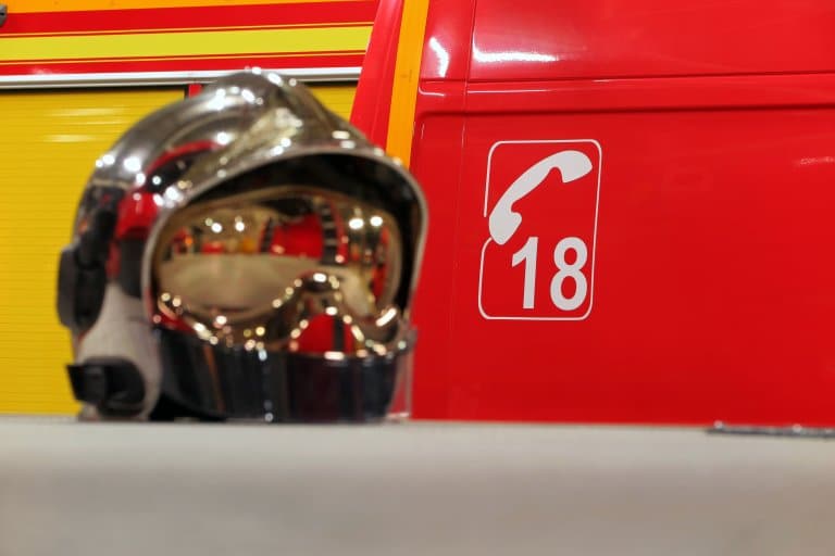 Un casque de pompier