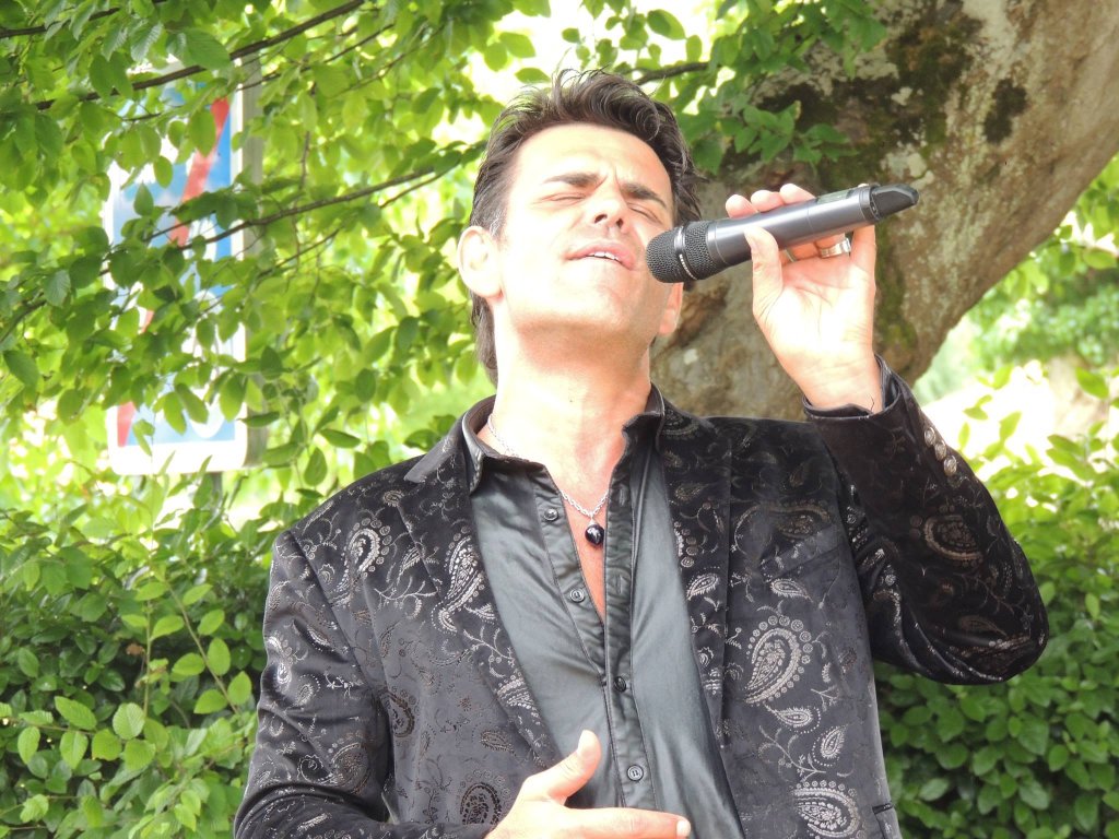 Vivre l’instant présent en chanson avec Alain Viccente