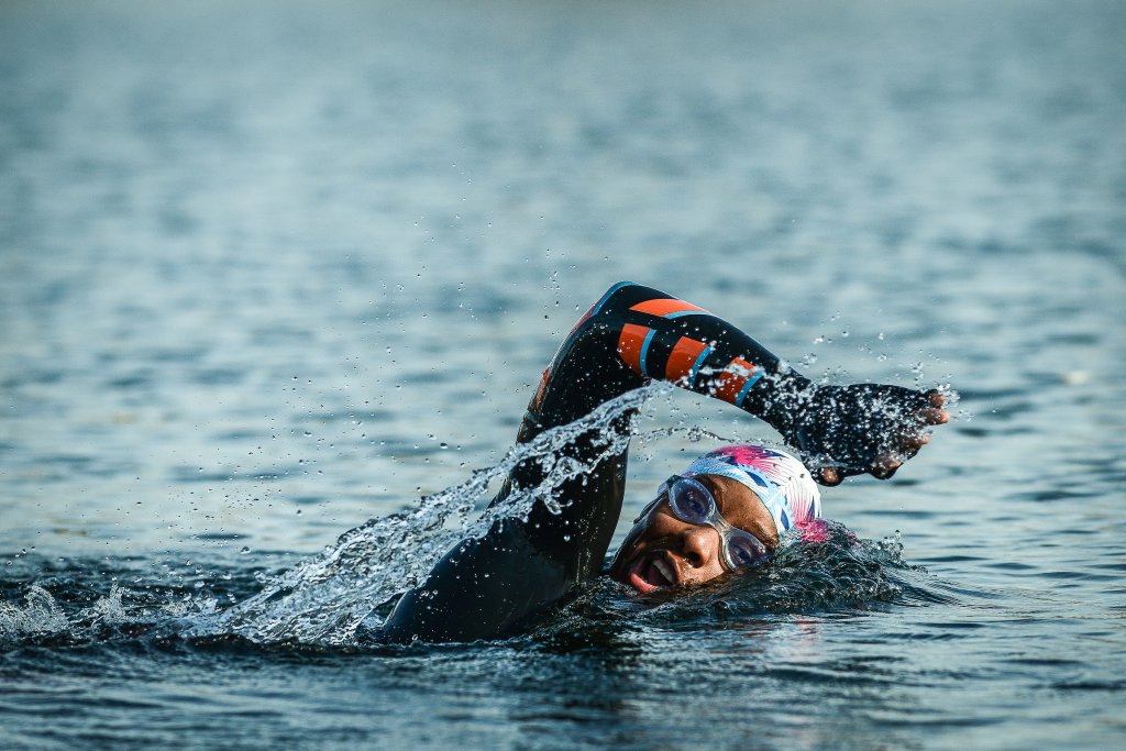Ils ont traversé le lac Titicaca à la nage