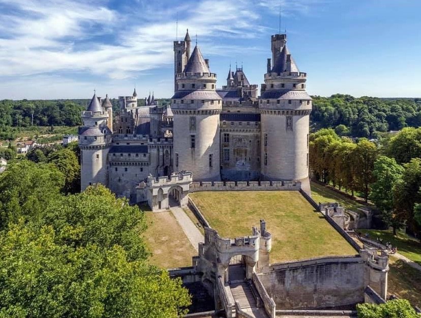 Le Château de Pierrefonds : Prince ou princesse dans la Salle des Preuses
