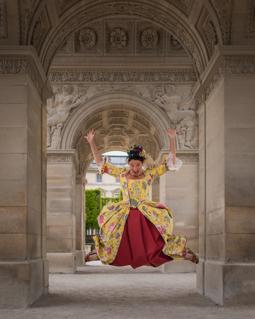 Suivez le guide ! La marquise Gabrielle vous raconte les Potins de Paris