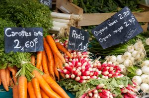 au marché : carottes radis et oignons 4