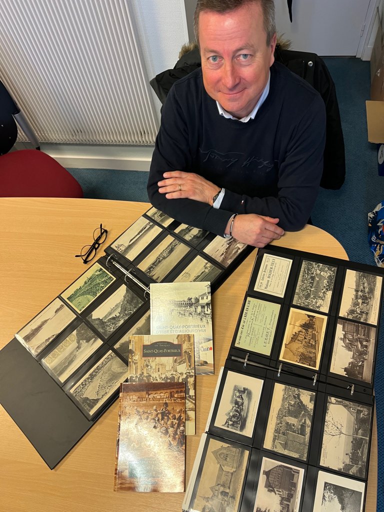 Arnaud Collin collectionne 1200 cartes postales depuis 30 ans