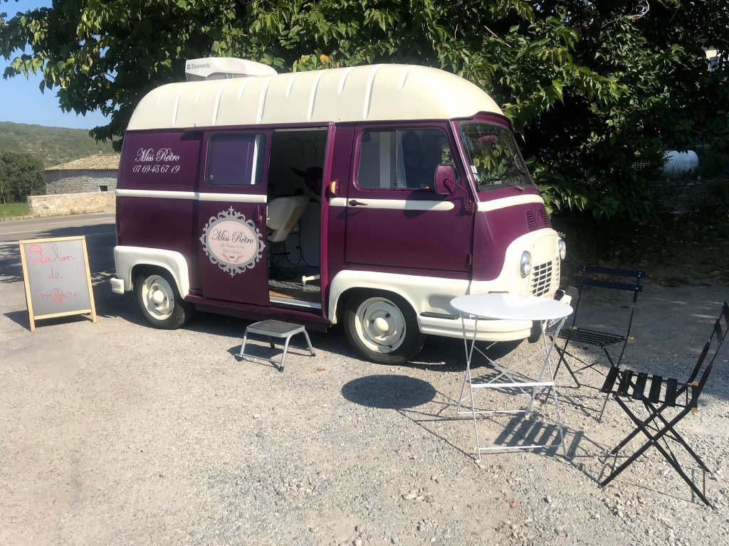 Ardèche : les Ciseaux d’Isa, un camion de coiffure ambulant