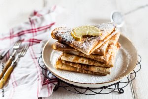 Crepes with icing sugar and lemon