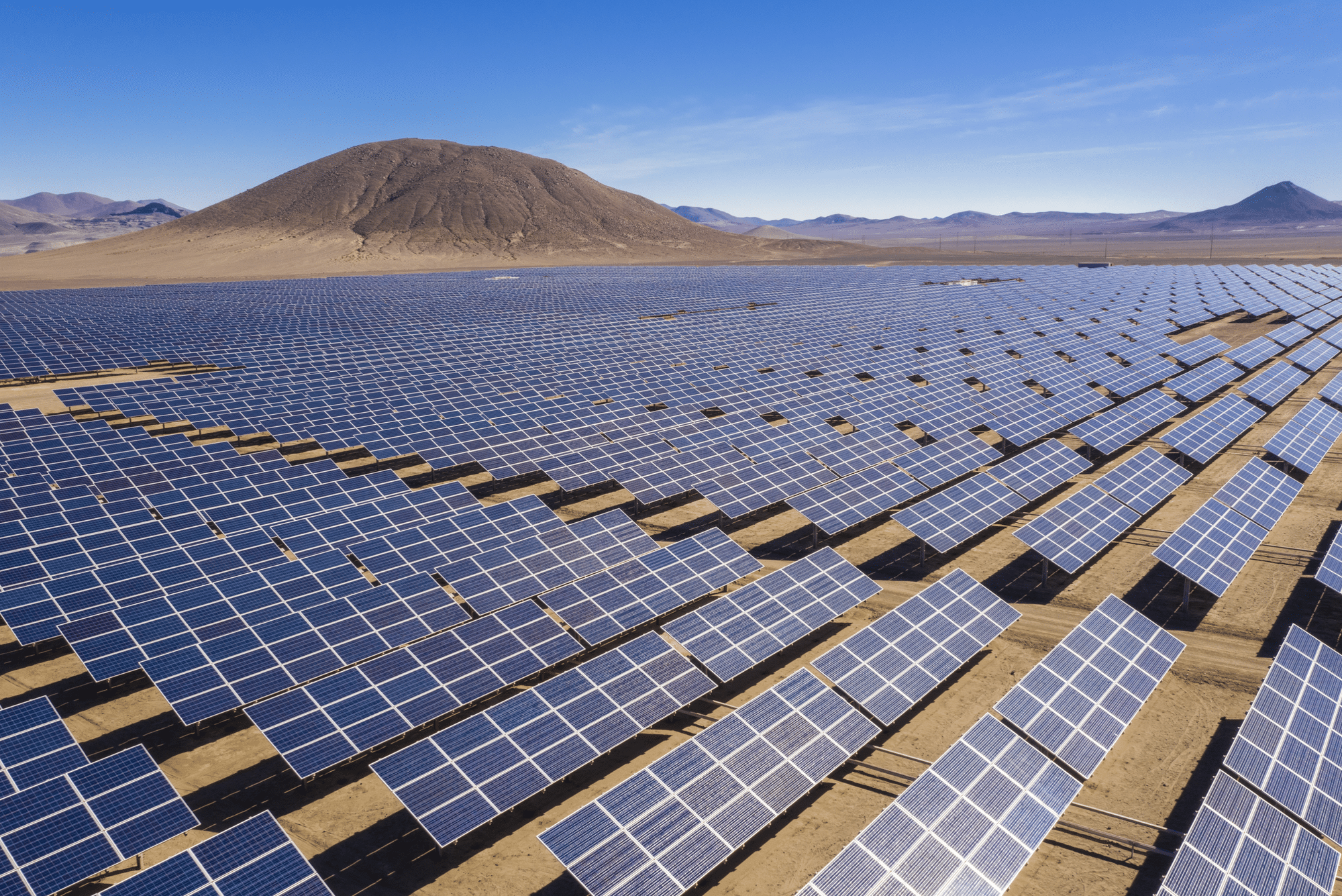 Chili : une centrale solaire hors normes installée en plein désert d’Atacama