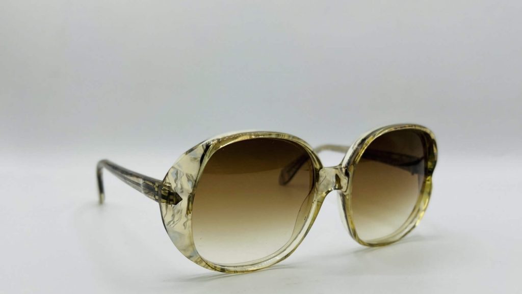 Paris : il offre une nouvelle vie à des milliers de paires de lunettes