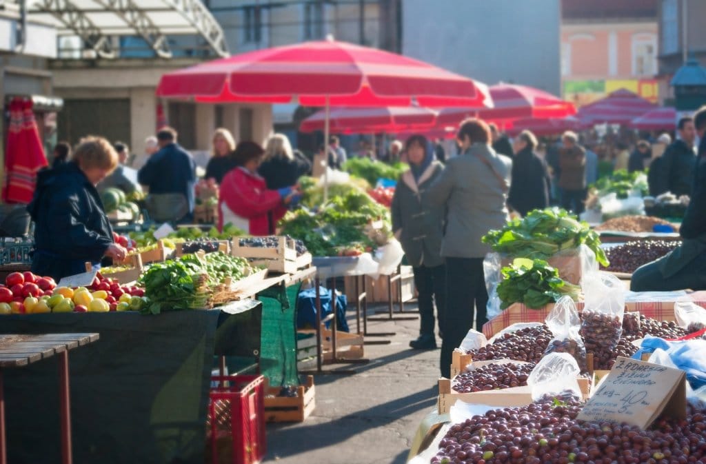Balade sur le marché Cervantes à Paris