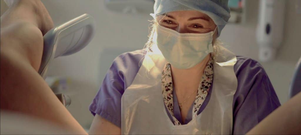 « Tu enfanteras dans la douceur », le documentaire sensible sur les sages-femmes