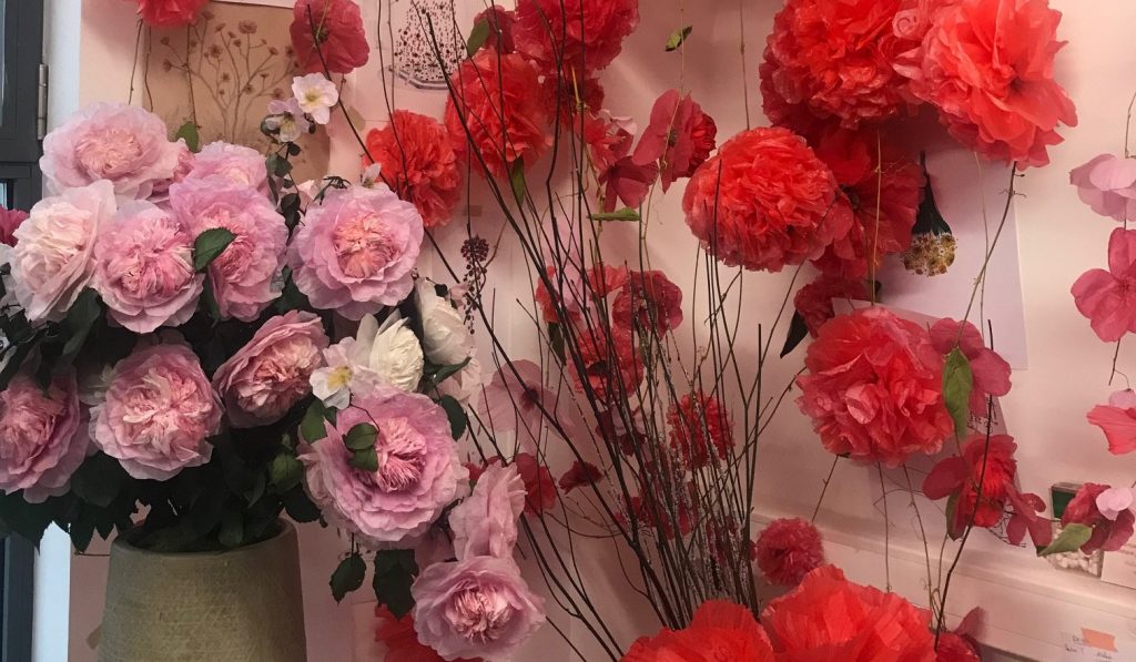 William Amor transforme les déchets en fleurs