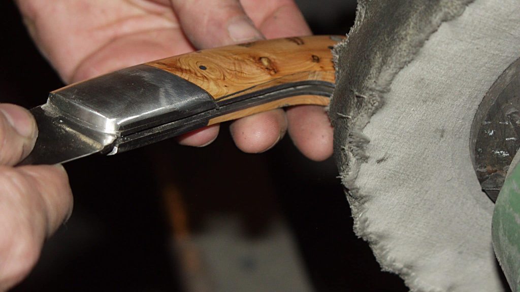 Des couteaux fabriqués à partir de matériaux de récupération