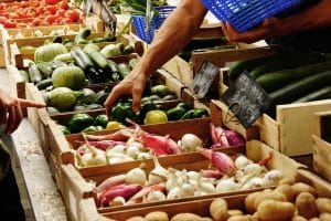 Manger sain, des légumes bio dans les marchés français