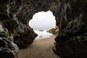 Quels sont les mystères que cachent les profondeurs des grottes ?