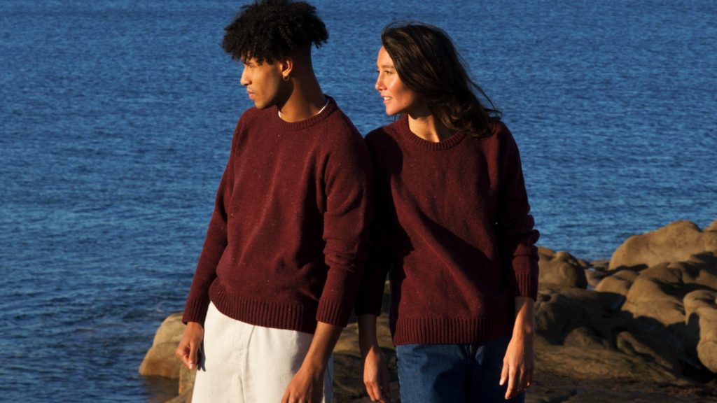 Une créatrice veut transporter sa collection de vêtements à la voile