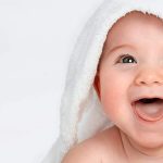 bébé souriant