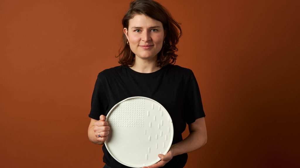 Elle a créé Tact, une gamme d’ustensiles de cuisine pour malvoyants