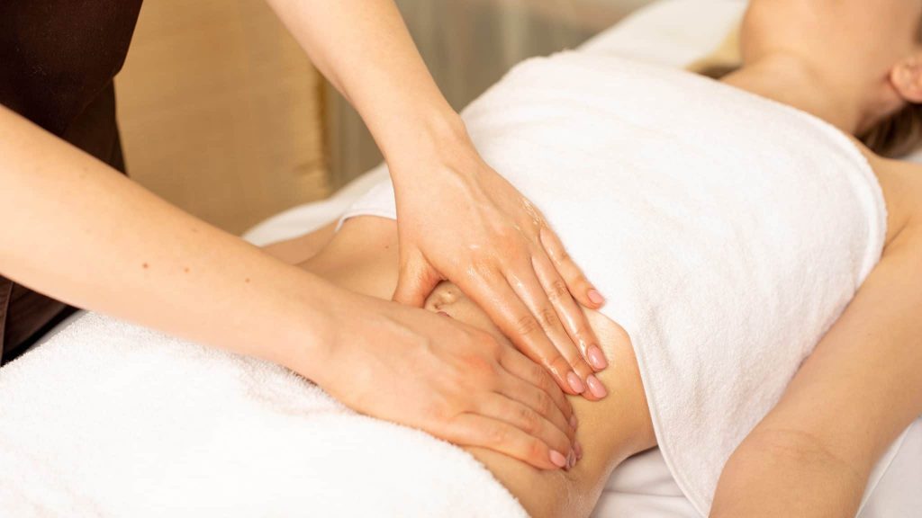 À l’École Internationale du Spa, les élèves massent à petit prix