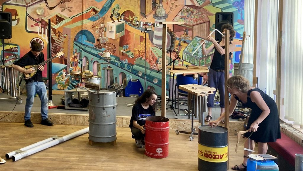 Près de Paris, ils fabriquent des instruments avec de la récup’