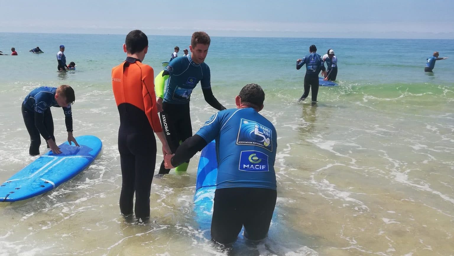 Handisurf : donner les clés aux profs de surf partout en France