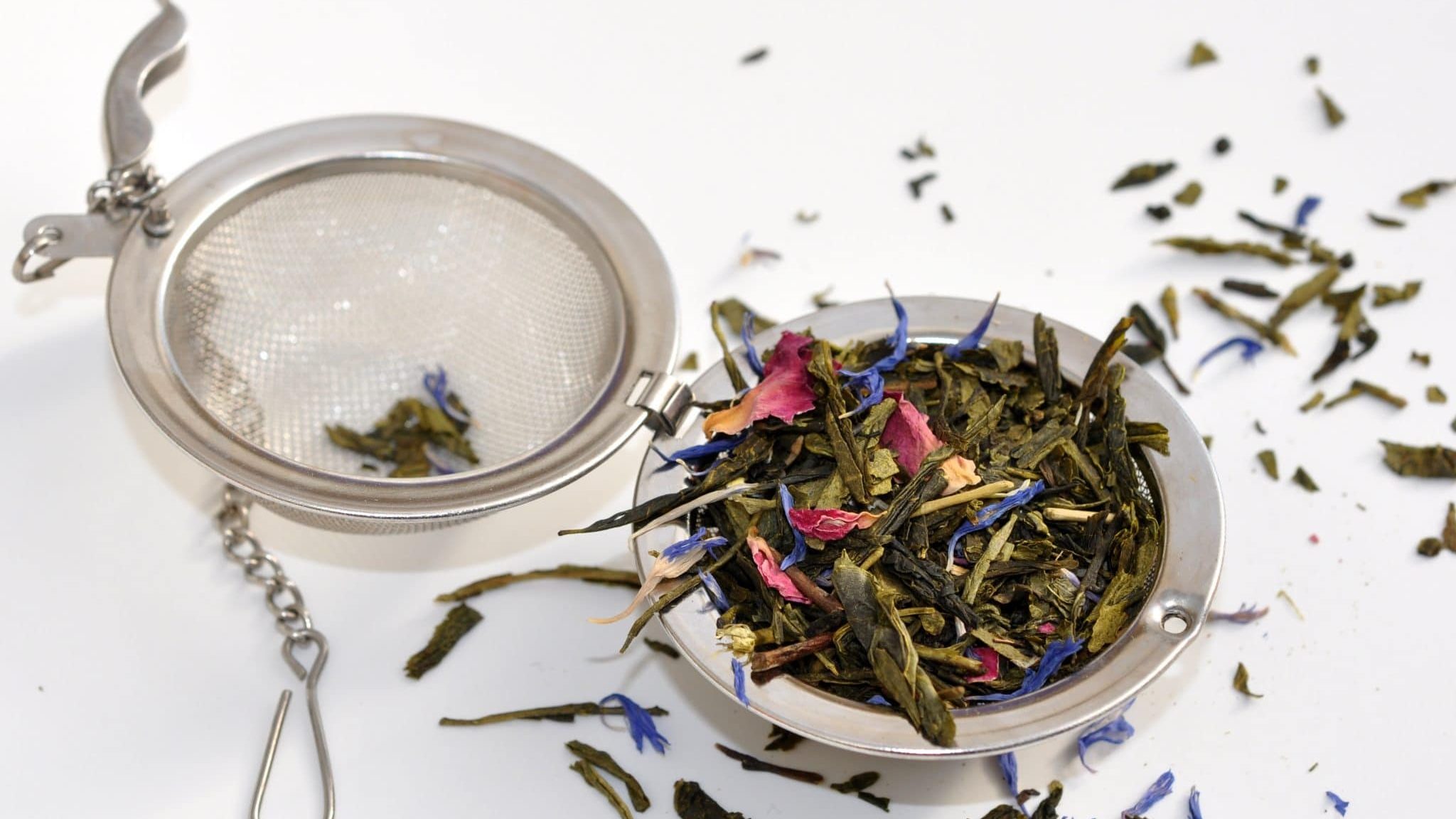 mélange thé oriental et boule à thé