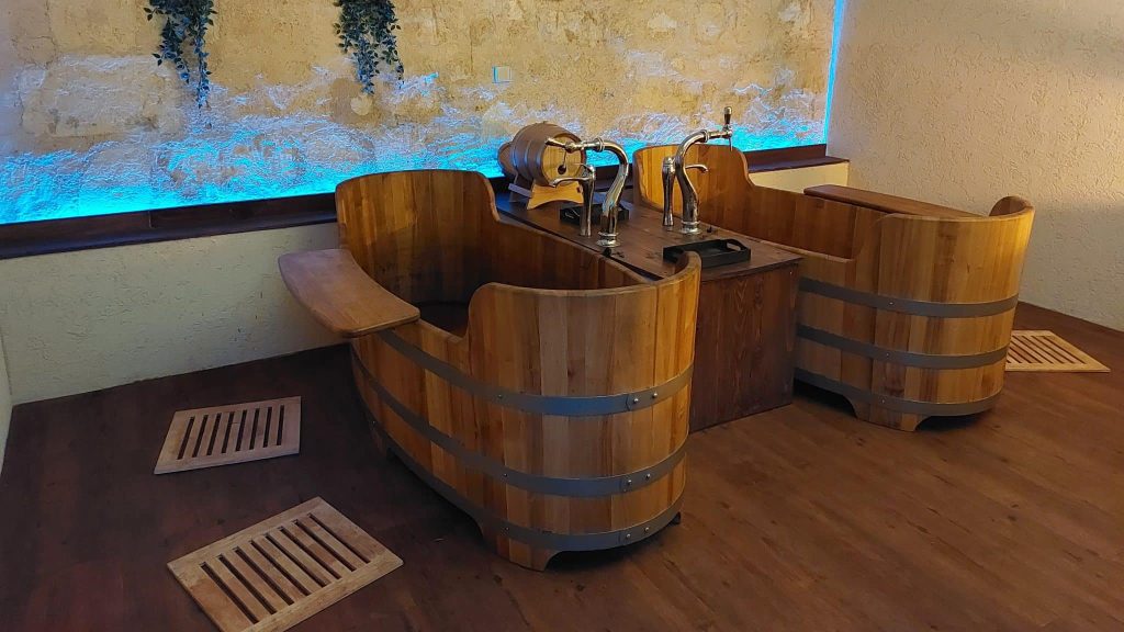 Bordeaux : un spa unique en France propose des bains de vin