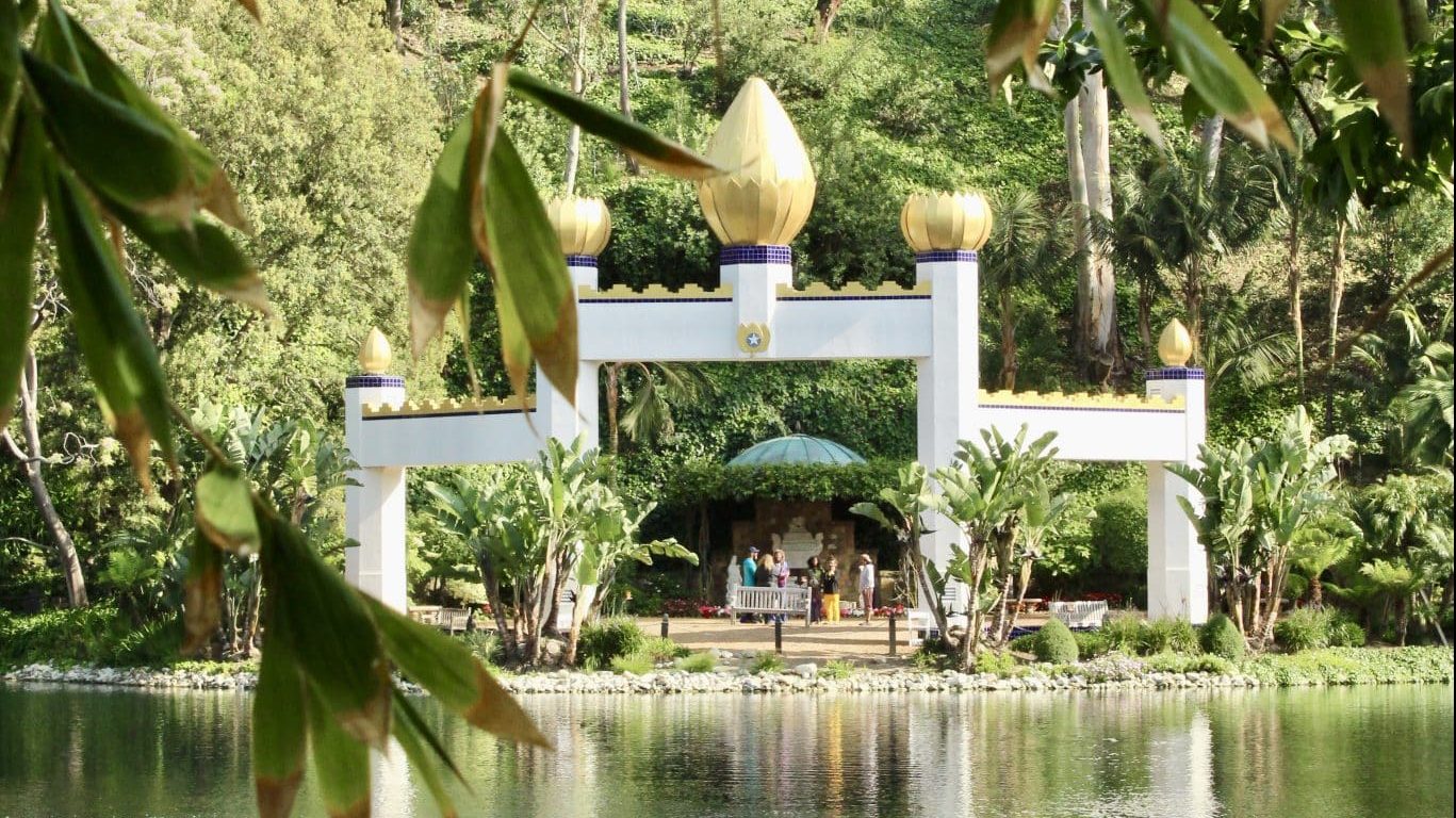 lake shrine yoga