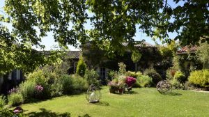 Charente : les jardins de Laussagne subliment les couleurs