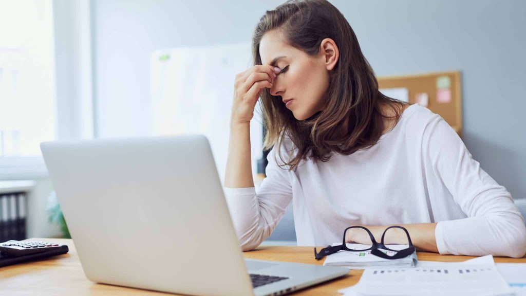 Comment devancer et éviter la surcharge mentale au travail ?