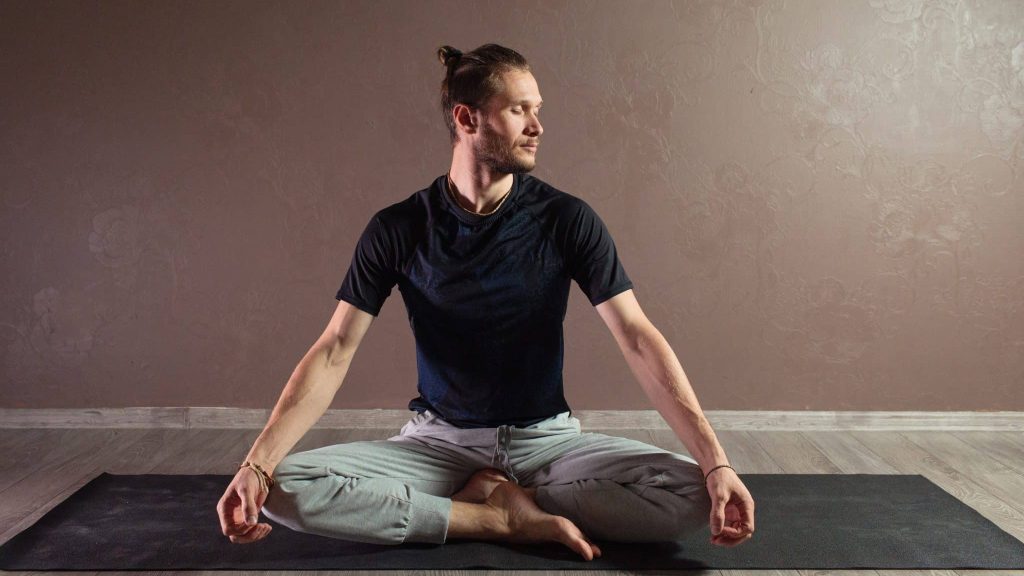 Le yoga et les hommes : découvrir une autre forme de masculinité