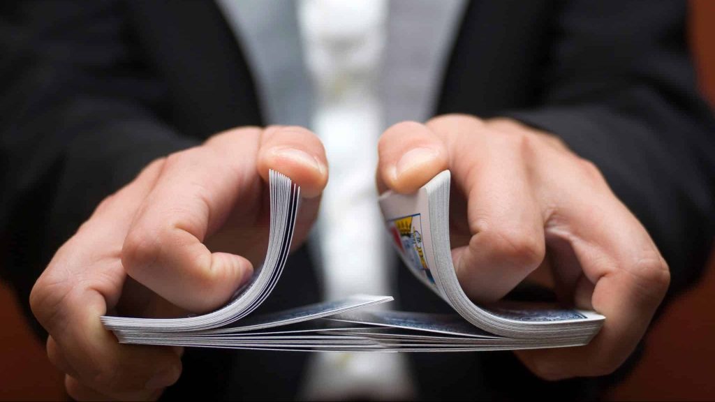 Yannick Magic enseigne et fait découvrir la prestidigitation