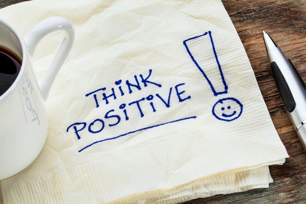 Naître positif ou le devenir : ce que dit la méthode Coué