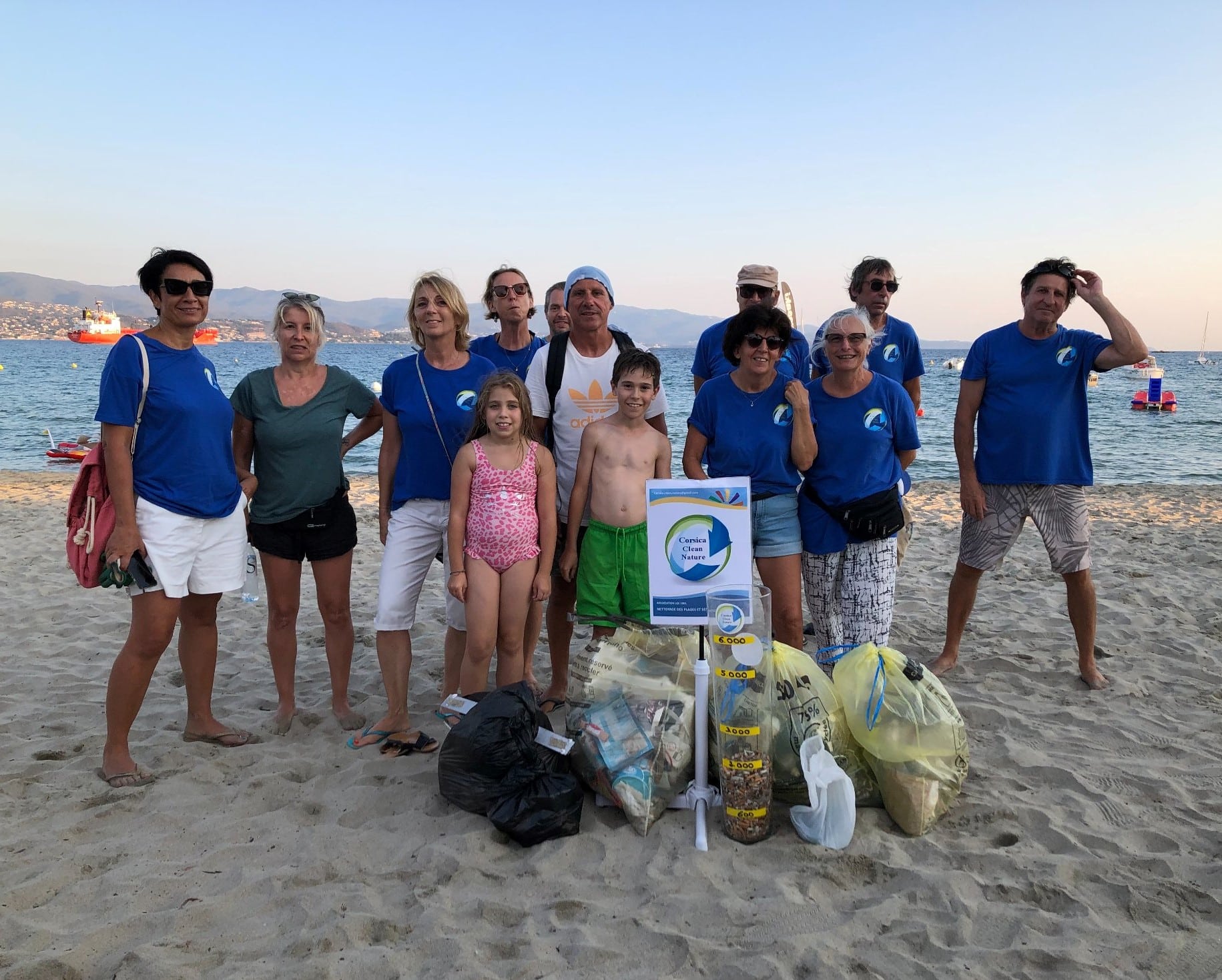 Nettoyer la plage : se sentir utile et fier