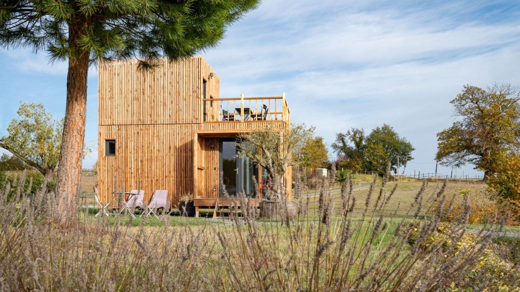 Et si vous installiez un studio en bois dans votre jardin ?