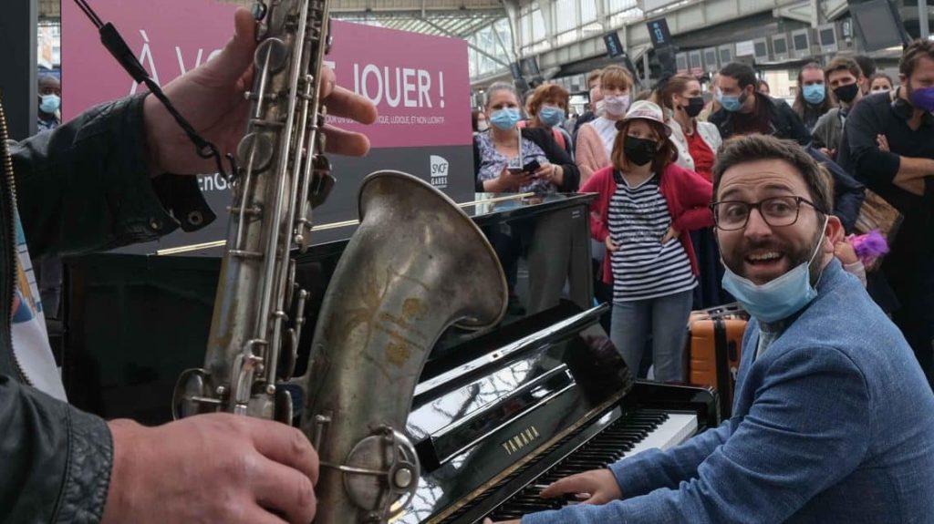Partout en France, les pianos en gare ont fêté leurs 10 ans