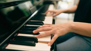 Digitaliser les cours de piano avec Brice fait du piano