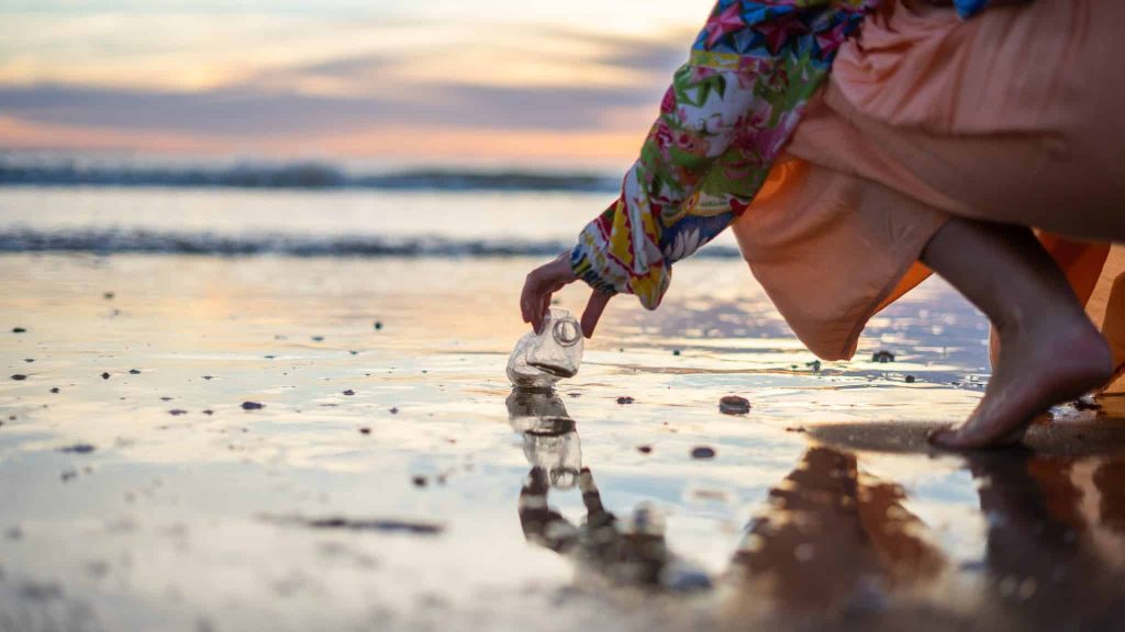 Protéger les océans de la pollution grâce à l’appli Plastic Origins