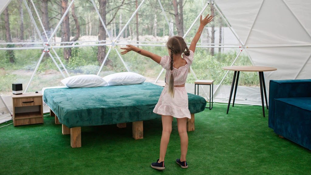 Dormir dans une « bulle » de nature en regardant les étoiles