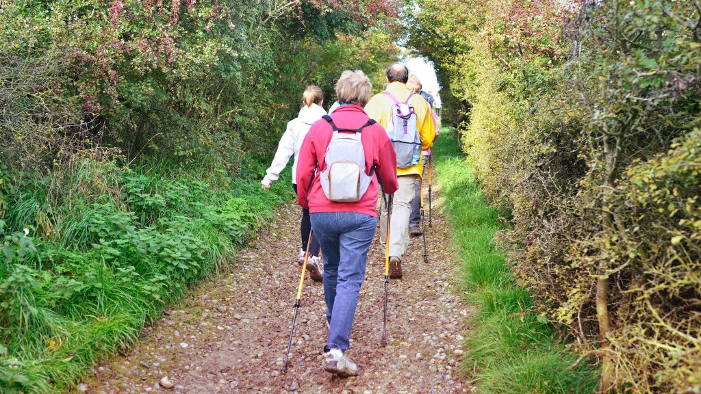 Apprendre les bases de la marche nordique avec une spécialiste
