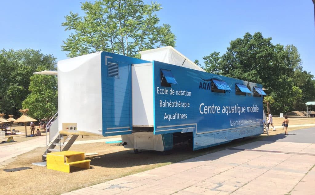 Une piscine mobile pour que tout le monde puisse apprendre à nager
