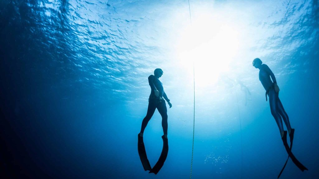 Un périple en apnée pour ramasser les déchets de la Côte bleue