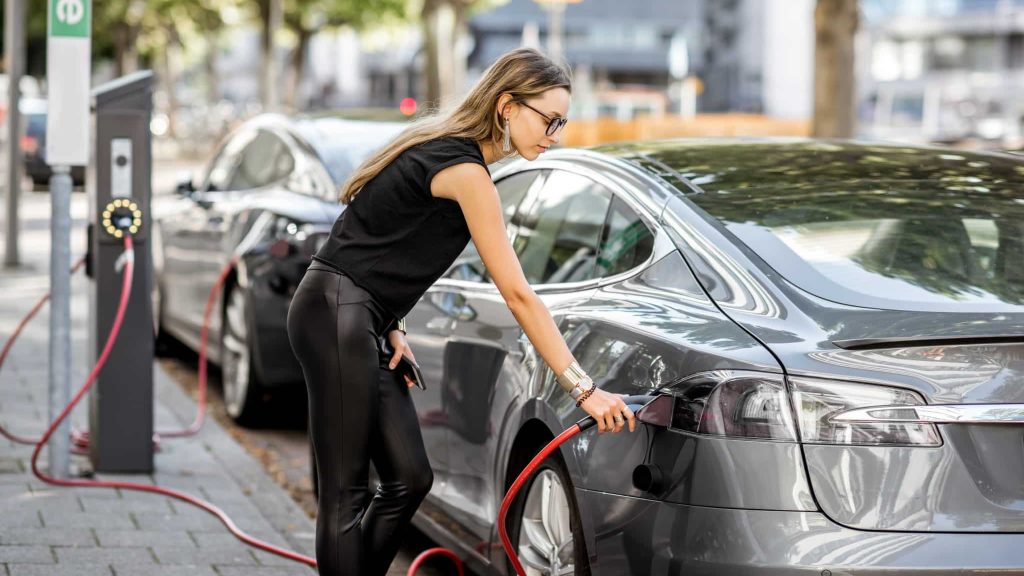Voiture électrique, cancer, Bill Gates… Les 5 infos positives du jour