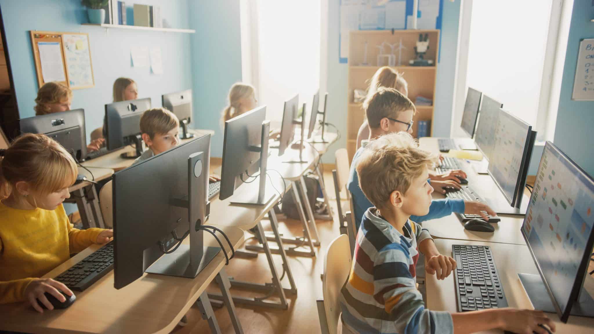 Réduire la fracture numérique en milieu scolaire en réparant des ordinateurs