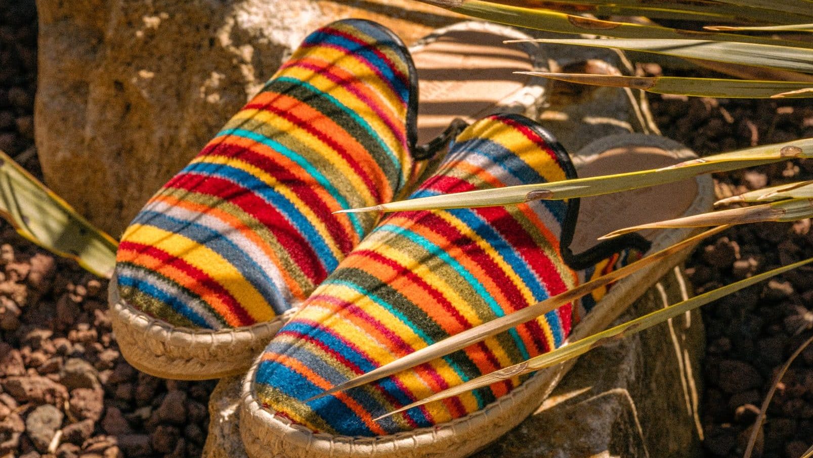 chaussons couleur arc en ciel