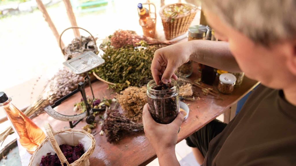 L’herboriste AirZen : en quoi consiste le métier d’herboriste ?