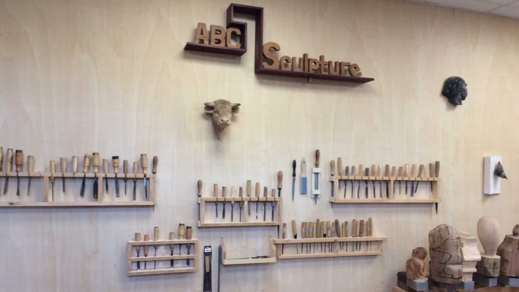 ABC sculpture, un atelier où le bois se transforme en œuvre d’art