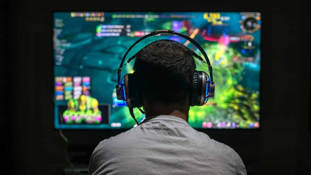 Jeux vidéo : comment prendre soin de sa santé auditive ?  