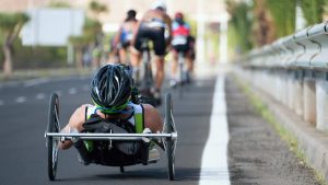 Triathlète paraplégique, il réalise les rêves sportifs des autres