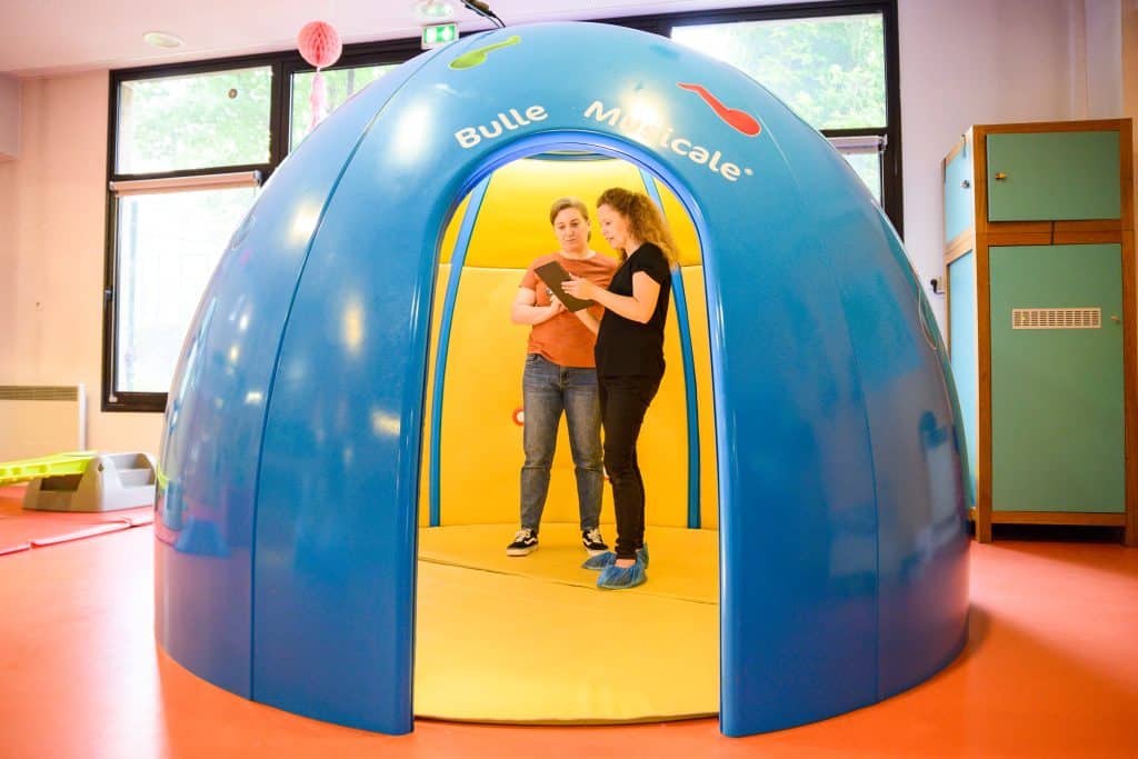 Les bulles musicales, un espace multisensoriel pour les enfants