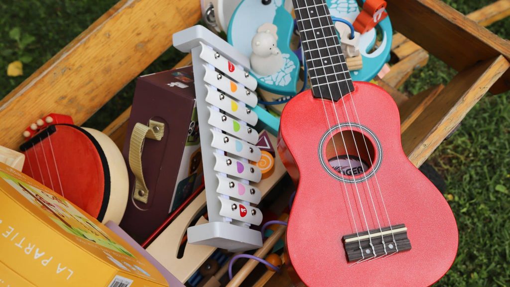 Consommer autrement avec les jouets en bois de seconde main